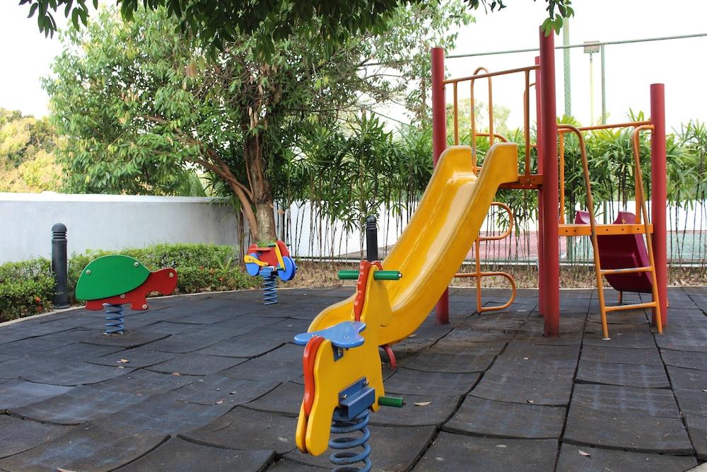 Royale Chulan Серембан  Экстерьер фото Playground