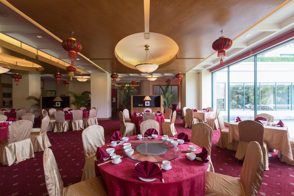 Royale Chulan Серембан  Экстерьер фото A restaurant in a hotel