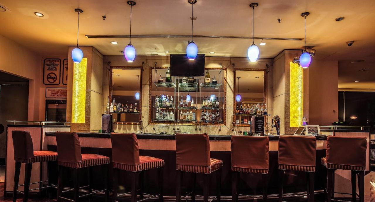 Royale Chulan Серембан  Экстерьер фото The bar at the 21 Club